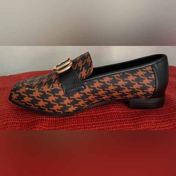 NY AND COMPANY.. WOMENS Brown Houndstooth Loafers with Gold Buckle - Picture 7 of 16